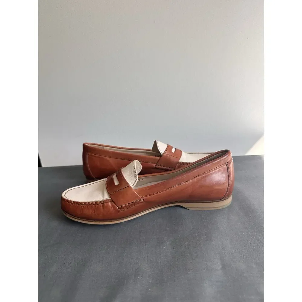 Cole Haan Women’s 7.5B Two Tone Loafer Slip On Cream Brown Faux Leather Upper